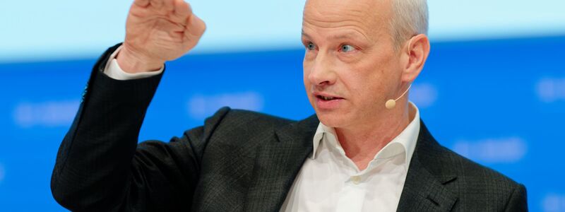 BASF-Chef Kamieth setzt weiter den Rotstift an.  - Foto: Uwe Anspach/dpa