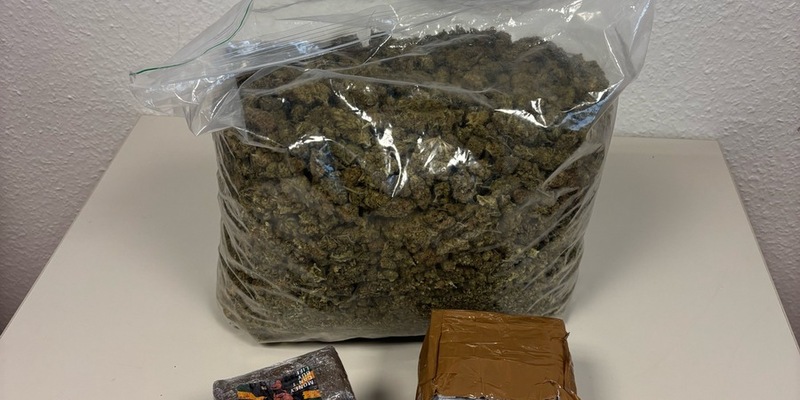 HZA-OS: Osnabrücker Zoll stellt Drogen bei Fahrzeugkontrolle sicher; Straßenverkaufswert von rund 36.000 Euro - Foto: presseportal.de
