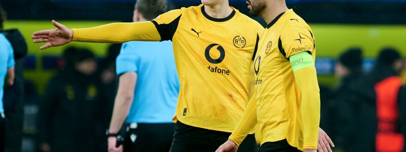 Nach vier verpassten Pflichtspielen wohl zurück in der Startelf: Dortmunds Innenverteidiger Nico Schlotterbeck (l).(Archivbild) - Foto: Bernd Thissen/dpa