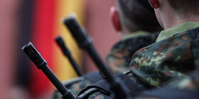2025 nahmen deutlich mehr minderjährige Rekruten ihren Dienst bei der Bundeswehr auf als im Jahr zuvor. (Symbolbild) - Foto: Hannes P. Albert/dpa