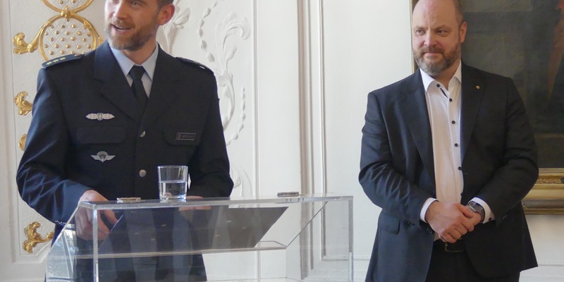 BPOL NRW: Bundespolizei Aachen vereidigt 10 neue Bundespolizisten im Rathaus Aachen - Verstärkung für die Region - Foto: presseportal.de