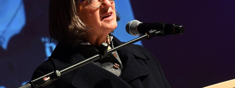 Bürgermeisterin Elisabeth Koch (CSU) hatte die Benennung des Kurparks nach Laura Dahlmeier vorangebracht.  - Foto: Felix Hörhager/dpa