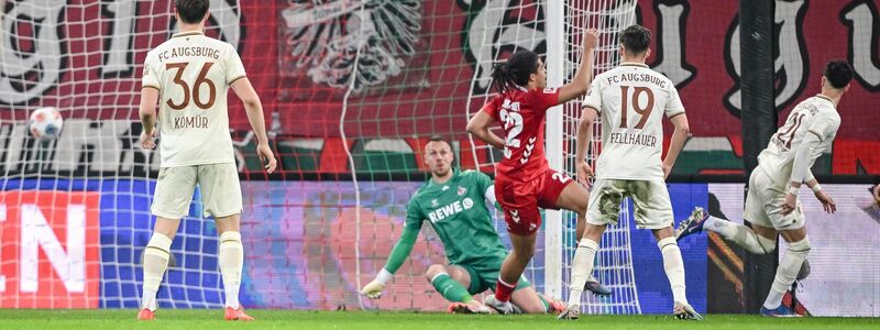 Rodrigo Ribeiro (r) erzielt die Augsburger Führung. - Foto: Harry Langer/dpa