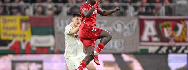 Nach seinem Traumtor aus der Vorwoche traf Ragnar Ache (vorne) diesmal nicht per Fallrückzieher. - Foto: Harry Langer/dpa