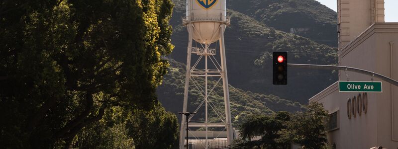Warner Brothers dürfte auf dem Weg zur Übernahme durch Paramount sein. (Archivbild) - Foto: Jae C. Hong/AP/dpa