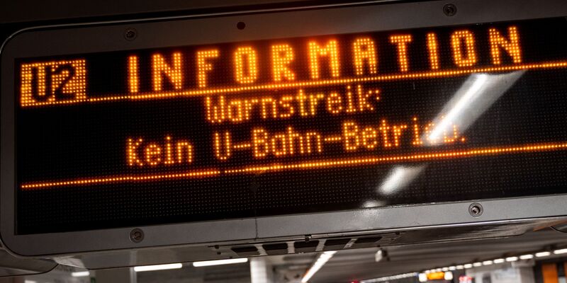 Die am Freitag gestarteten Warnstreiks im Nahverkehr werden am Samstag vielerorts fortgesetzt.  - Foto: Daniel Bockwoldt/dpa