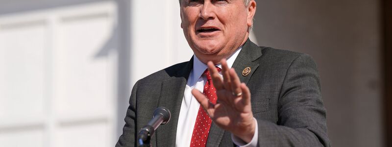 Comers Aussage zufolge reiste Ex-Präsident Clinton Dutzende Male mit Epsteins Flugzeug.  - Foto: Angelina Katsanis/AP/dpa