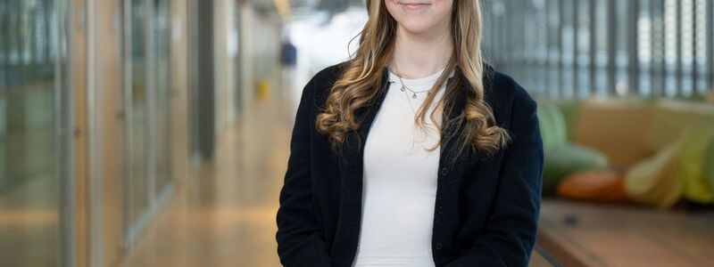 Die 20 Jahre alte Lilly Hiebenthal aus Sachsen leidet an einer äußert seltenen Immunkrankheit.  - Foto: Sebastian Kahnert/dpa