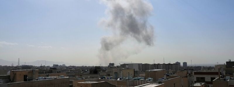 Aus Teheran wurden Explosionen gemeldet. - Foto: Vahid Salemi/AP/dpa