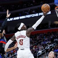 Dennis Schröder hatte gegen sein ehemaliges Team Detroit nicht seinen besten Tag. - Foto: Duane Burleson/AP/dpa