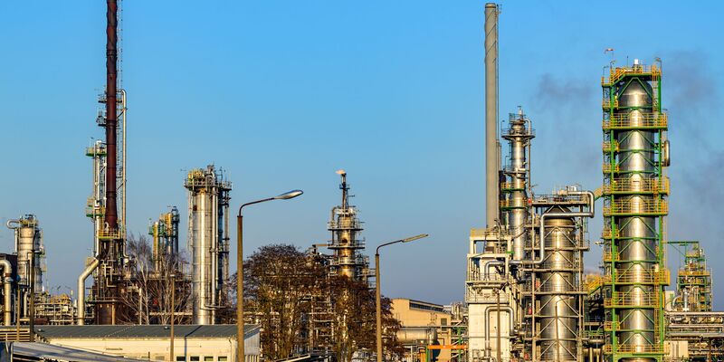 Die PCK-Raffinerie gehört mehrheitlich Rosneft. (Archivbild) - Foto: Patrick Pleul/dpa