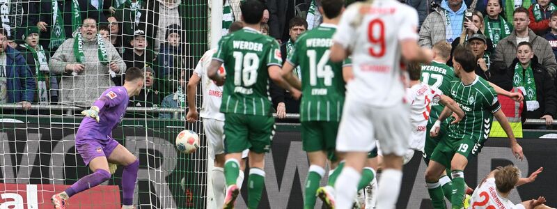  Jovan Milosevic (r. in Grün) trifft zum 1:0 für Werder Bremen gegen Heidenheim. - Foto: Carmen Jaspersen/dpa