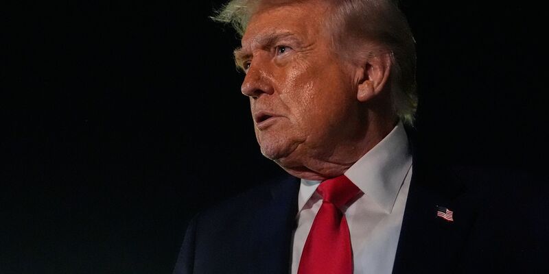 Trump sieht Chancen für diplomatische Lösung mit dem Iran. (Archivbild) - Foto: Julia Demaree Nikhinson/AP/dpa