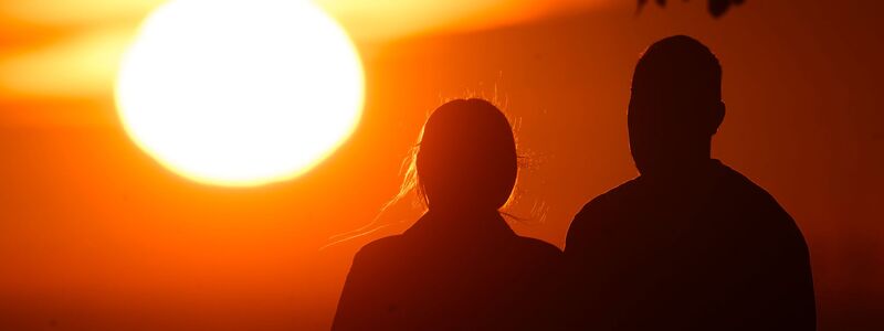 Die Rückkehr der Romantik fällt in eine Zeit emotionaler Erschöpfung. (Symbolbild) - Foto: Julian Stratenschulte/dpa
