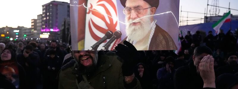 Irans Religionsführer Ajatollah Ali Chamenei wurde bei bei einem Luftangriff getötet. (Foto-aktuell) - Foto: Vahid Salemi/AP/dpa