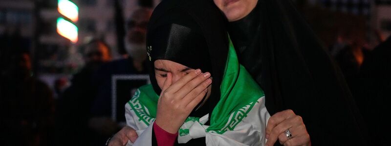 Nach Bekanntgabe des Todes von Ajatollah Ali Chamenei trauerten viele Menschen. (Foto-aktuell) - Foto: Vahid Salemi/AP/dpa