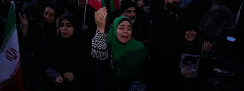 Nach dem Tod des Religionsführers Ajatollah Ali Chamenei sind die Gefühle der Menschen im Iran gespalten. - Foto: Vahid Salemi/AP/dpa