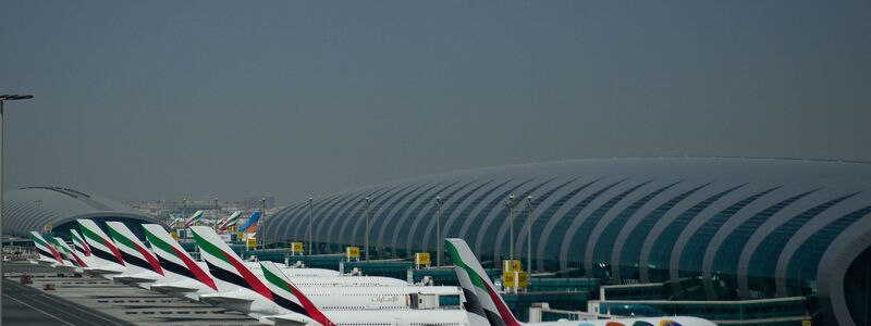 Die Luftfahrtbehörde der Vereinigten Arabischen Emirate kündigte eine «vorübergehende und teilweise» Sperrung des Luftraums an. - Foto: Altaf Qadri/AP/dpa