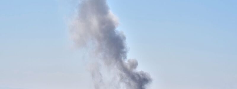 Auch nach der Tötung von Chamenei gingen die Angriffe weiter. - Foto: Vahid Salemi/AP/dpa