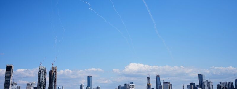 Auch der Iran setzte seine Angriffe fort - nicht nur auf Israel. - Foto: Ohad Zwigenberg/AP/dpa