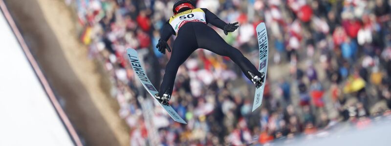 Philipp Raimund kam beim Skifliegen in Österreich nur auf Platz 16.  - Foto: Erwin Scheriau/APA/dpa