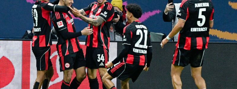 Eintracht Frankfurt feierte einen wichtigen Sieg. - Foto: Uwe Anspach/dpa