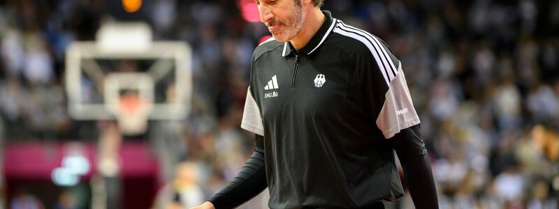 Bundestrainer Alex Mumbrú konnte mit der Leistung seiner Mannschaft zunächst nicht zufrieden sein. - Foto: Anke Waelischmiller/dpa