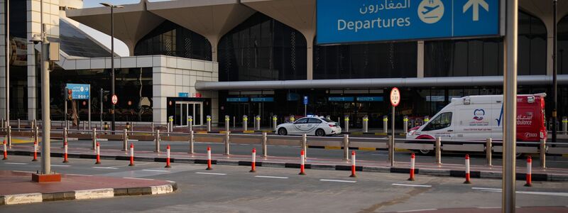 Etwa am internationalen Flughafen von Dubai gibt es derzeit keine Abflüge und Landungen. - Foto: Altaf Qadri/AP/dpa