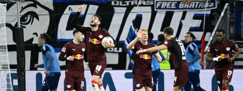 Rômulo (RB Leipzig) jubelt nach seinem Tor zum 1:1. - Foto: Gregor Fischer/dpa