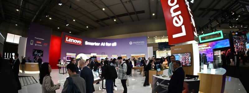Lenovo-Messestand beim MWC 2025. - Foto: Wolf von Dewitz/dpa