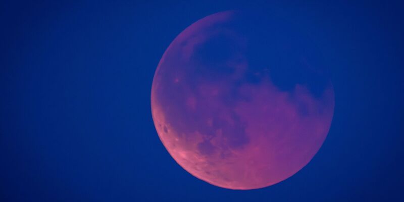 Es wird eine Mondfinsternis erwartet. (Archivbild) - Foto: Jens Büttner/dpa
