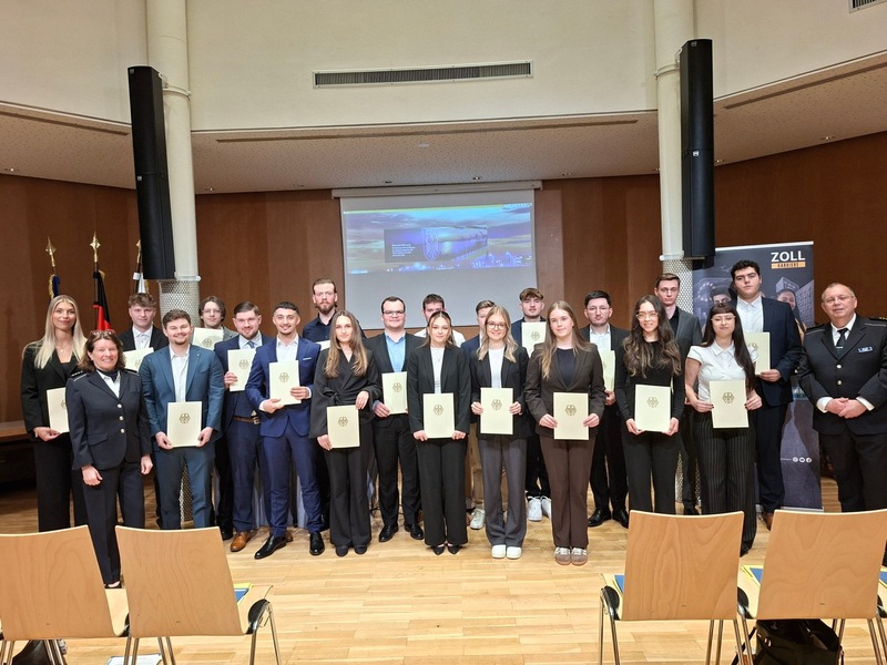 HZA-F: Berufseinsteiger beim Hauptzollamt Frankfurt am Main- Jetzt Karriere beim Zoll starten! - Foto: presseportal.de