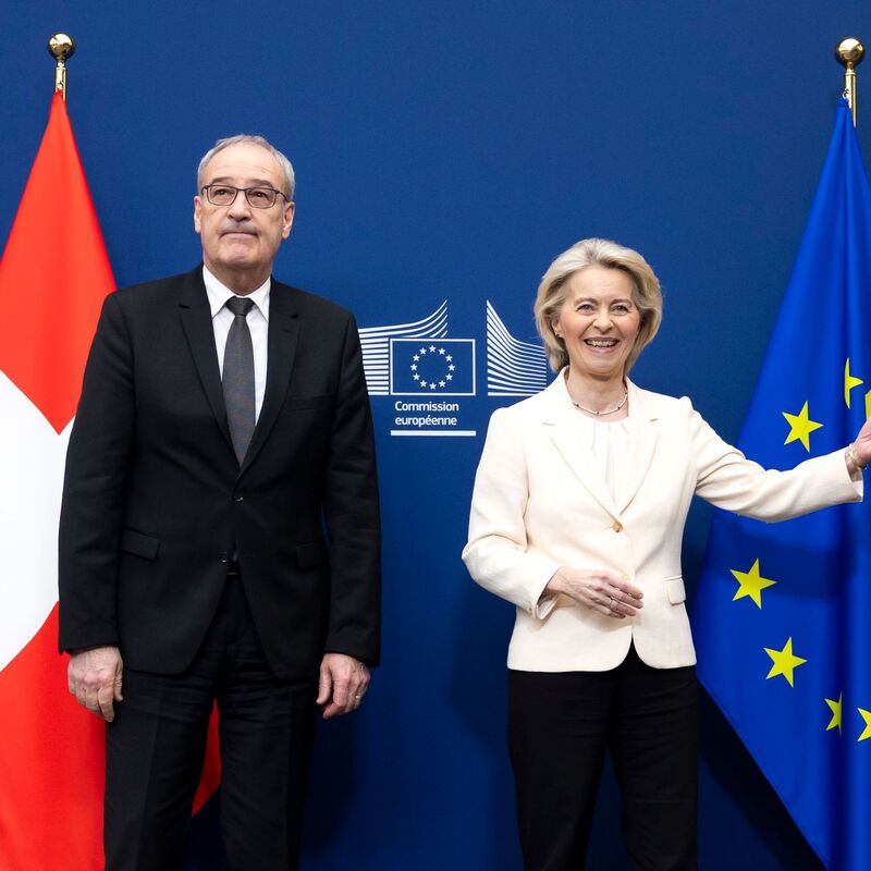 Unterzeichneten die Abkommen in Brüssel: EU-Kommissionspräsidentin Ursula von der Leyen und Guy Parmelin, Bundespräsident der Schweiz. - Foto: Peter Klaunzer/KEYSTONE/dpa