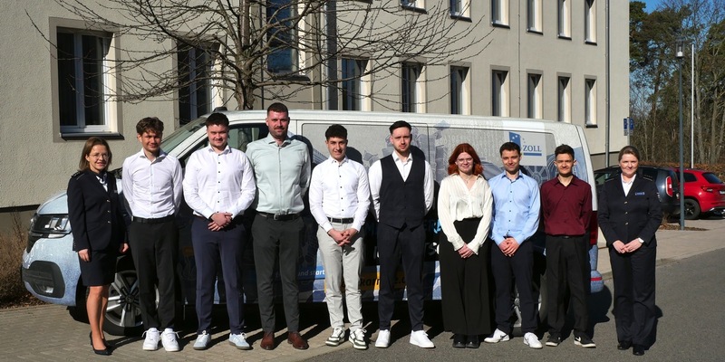 HZA-EF: Die nächste Generation Zoll startet durch / Acht neue Nachwuchskräfte beim Hauptzollamt Erfurt - Foto: presseportal.de