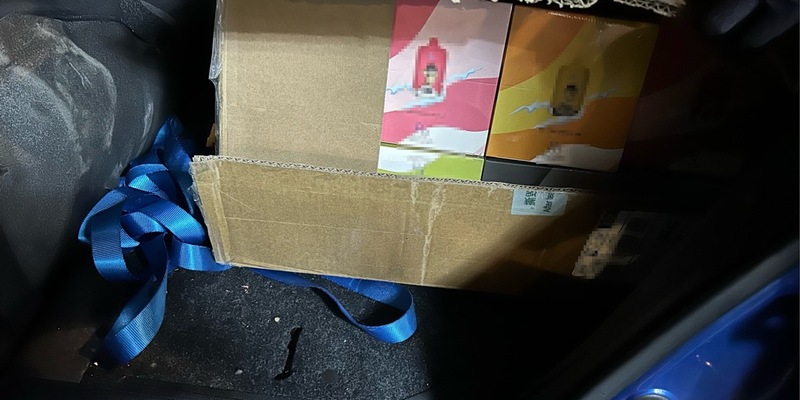 HZA-EF: Ein Auto voller E-Zigaretten / Zoll stellt über 1000 unversteuerte E-Zigaretten in einem Auto vor einem Kiosk in Eisenach fest - Foto: presseportal.de