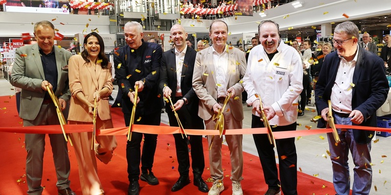 XXXLutz eröffnet sein neues Möbelhaus der Extraklasse in Rangsdorf: Die Brandenburg-Premiere geht mit Kunden, prominenten Gästen und einem einzigartigen Event über die Bühne - Foto: presseportal.de