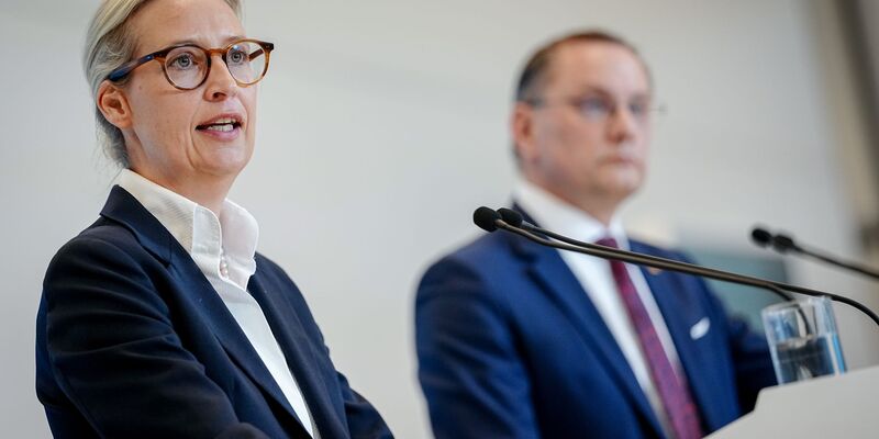 Alice Weidel und Tino Chrupalla stehen gemeinsam an der Spitze der AfD und sind auch Co-Vorsitzende der AfD-Bundestagsfraktion. (Archivfoto) - Foto: Kay Nietfeld/dpa