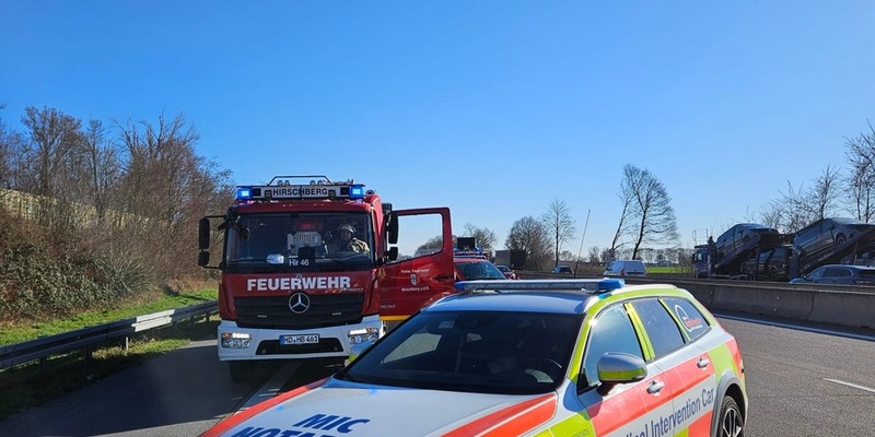 FW Weinheim: Tödlicher Verkehrsunfall auf der A5 bei Hemsbach - Rettungshubschrauber und MIC im Einsatz. - Foto: presseportal.de