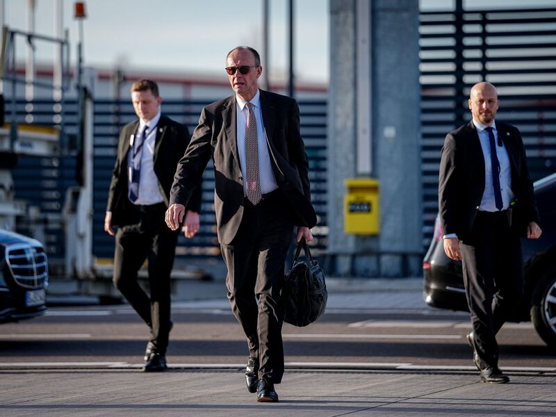 Es ist keine einfache Reise für Kanzler Merz. - Foto: Kay Nietfeld/dpa