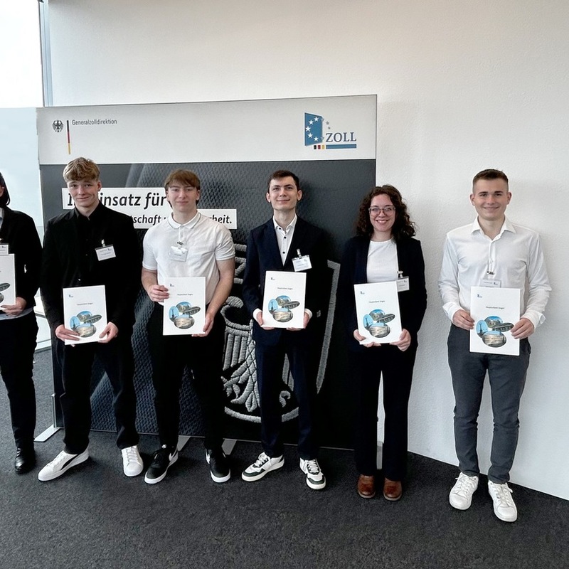 HZA-SI: Berufseinsteiger beim Hauptzollamt Singen - Jetzt Karriere beim ZOLL starten! - Foto: presseportal.de