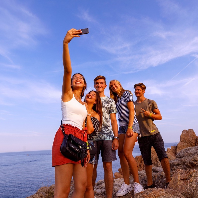 Social-Media-Verbot würde Realitäten verfehlen / Neue Jugendstudie von ruf Jugendreisen zeigt: Schutz ja - Pauschalverbote nein - Foto: presseportal.de