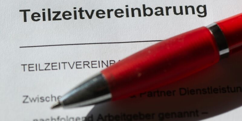 Die Beschäftigung in Branchen mit einem hohen Teilzeitanteil wie dem Gesundheits- und Sozialwesen nahm laut IAB im vergangenen Jahr zu. - Foto: Sebastian Kahnert/dpa