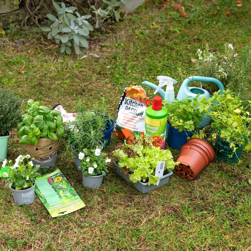 Tipps zur Gartensaison: Pflanztöpfe, Verpackungen und andere Gartenabfälle richtig entsorgen - Foto: presseportal.de