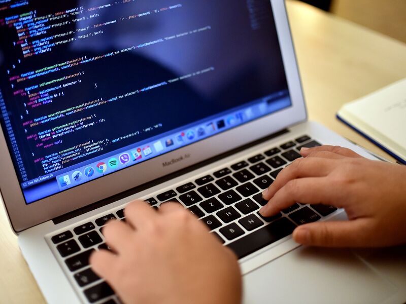 Frauen in Digitalberufen weiterhin stark unterrepräsentiert. (Symbolbild) - Foto: Britta Pedersen/dpa-Zentralbild/dpa