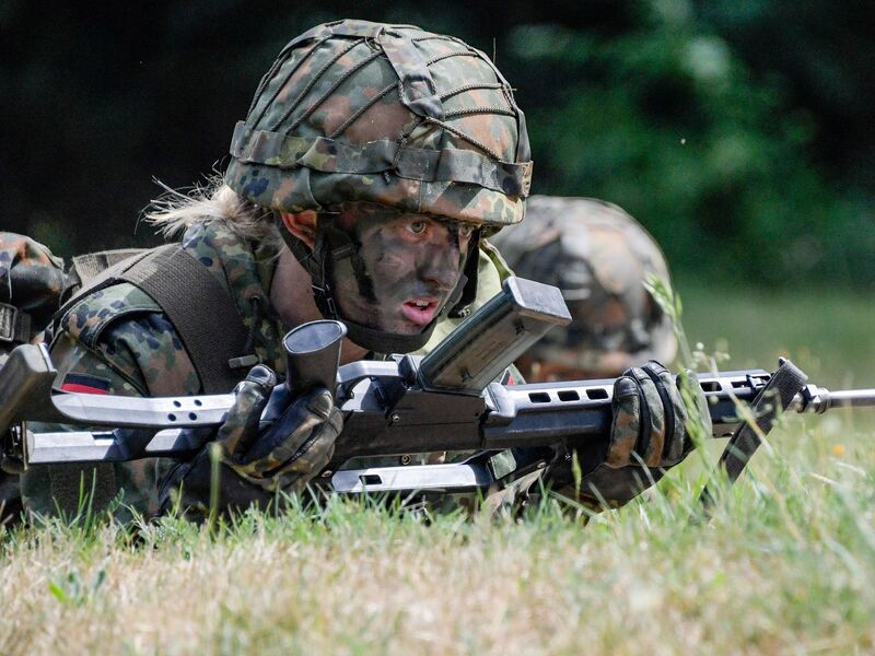 Nach Angaben des Wehrbeauftragten liegt der Anteil der Mannschaftssoldaten nicht einmal bei 30 Prozent. (Illustration) - Foto: Axel Heimken/dpa