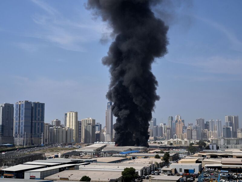 Dubai gerät ähnlich wie andere Metropolen am Golf seit Tagen unter Beschuss. (Archivbild) - Foto: Altaf Qadri/AP/dpa
