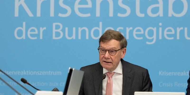 Außenminister Johann Wadephul (CDU) hatte am Montag nach einer Sitzung des Krisenstabes der Bundesregierung Charterflüge zur Rückholung von besonders verletzlichen Menschen unter den in Nahost gestrandeten Deutschen angekündigt. (Archivbild) - Foto: Axel Schmidt/Reuters Pool/dpa