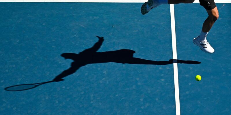 Bei einem Tennis-Turnier in den Vereinigten Arabischen Emiraten kam es zu einer Unterbrechung wegen einer Sicherheitswarnung. (Archivbild) - Foto: Dean Lewins/AAP/dpa