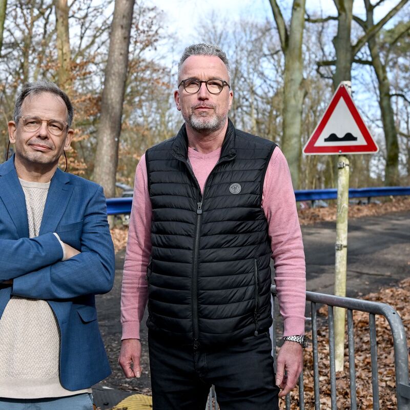 Hajo Seppelt und Jörg Mebus (r) wurde für die Pressekonferenz im Müggelturm nicht zugelassen (Archivbild) - Foto: Britta Pedersen/dpa