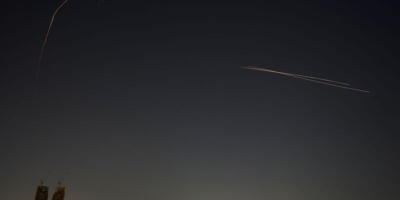 Mehr als 500 ballistische Raketen hat der Iran bei Vergeltungsschlägen nach Angaben des US-Militärs abgefeuert.  - Foto: Ohad Zwigenberg/AP/dpa